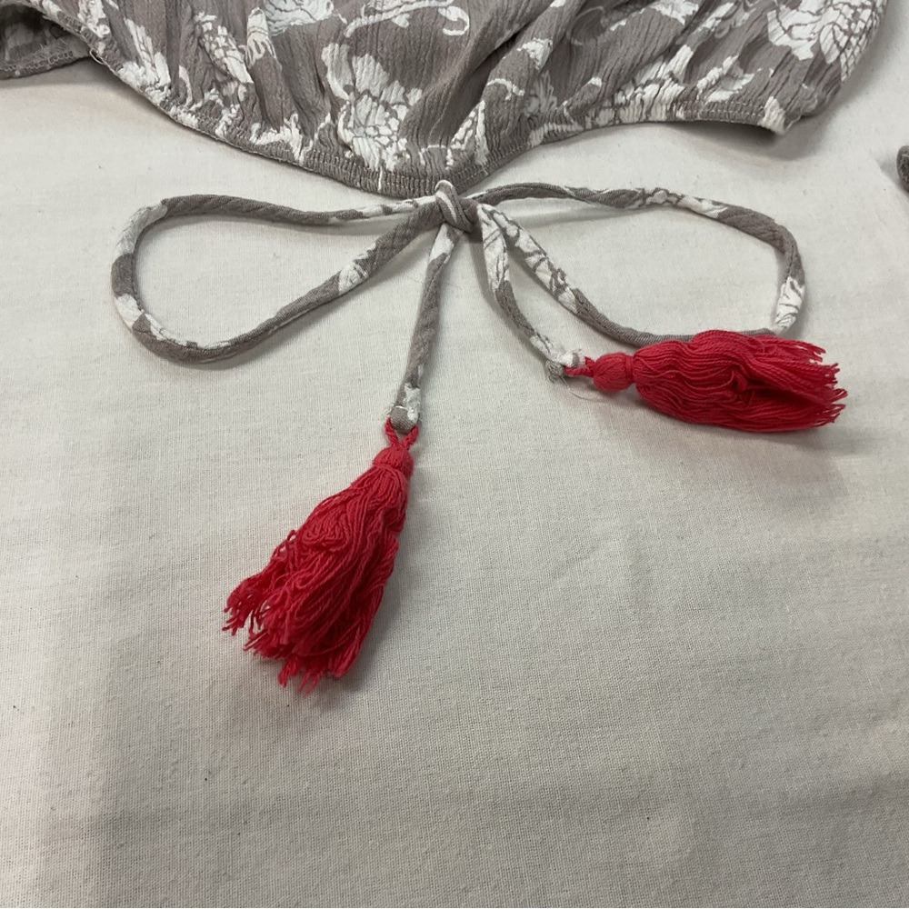 Altar'd State Women's Gray/White Puff Sleeve Crop Top Red Tassel Tie, Size M - Picture 6 of 8